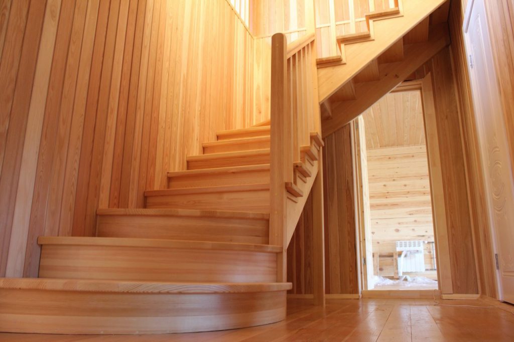 Деревянная лестница 1